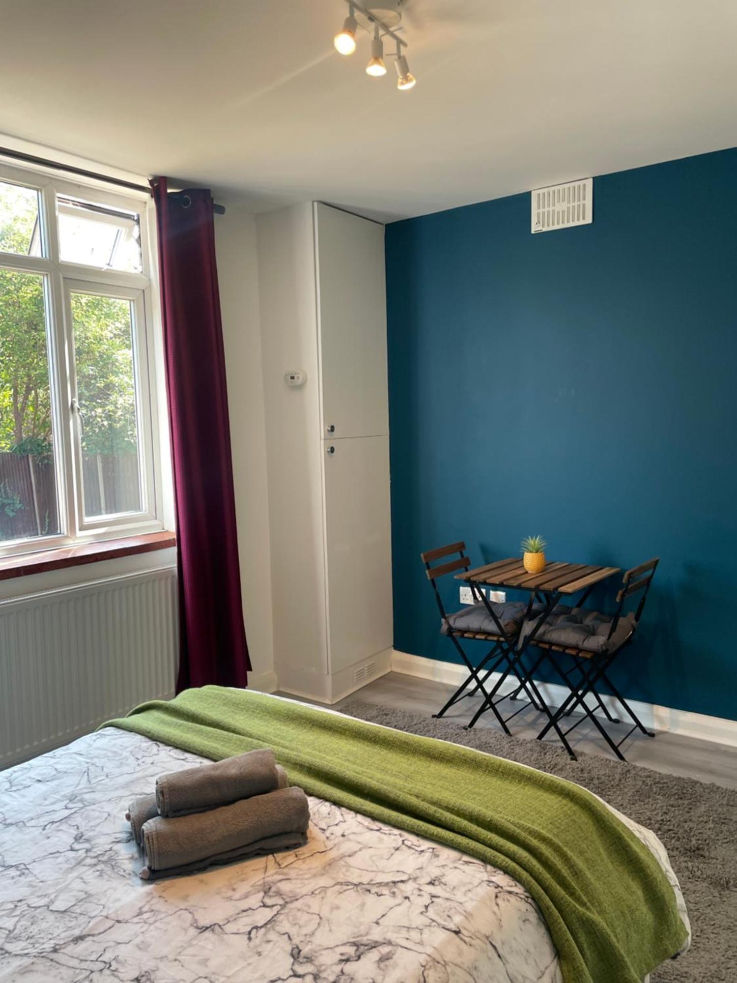Willesden Green Rooms London Exteriör bild