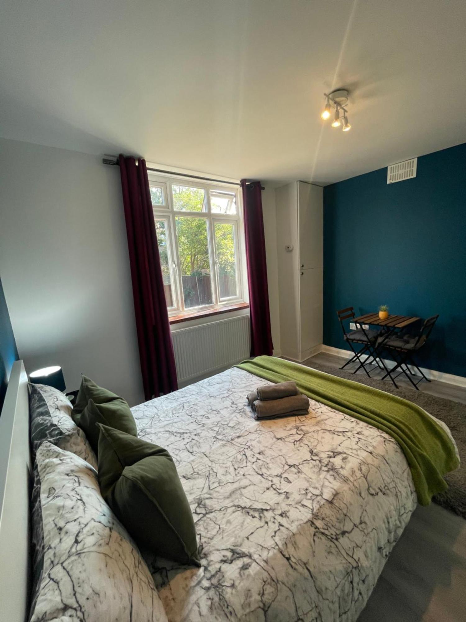 Willesden Green Rooms London Exteriör bild