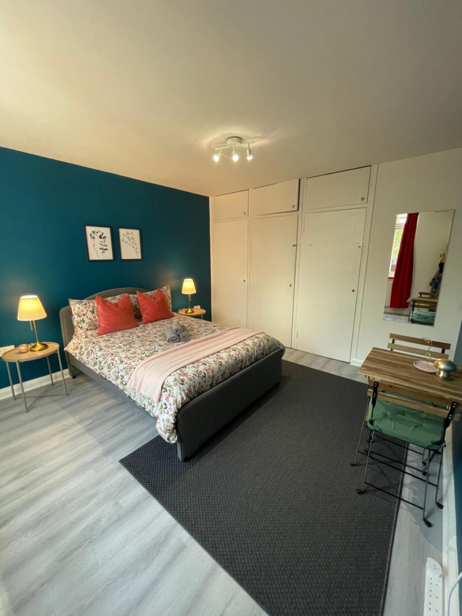 Willesden Green Rooms London Exteriör bild