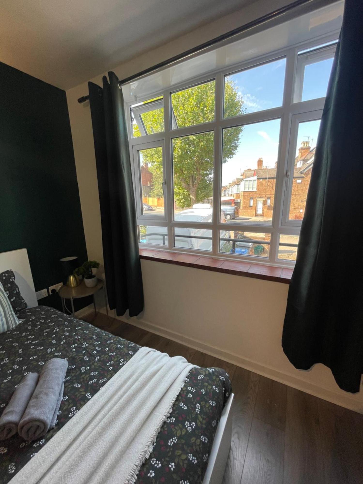 Willesden Green Rooms London Exteriör bild